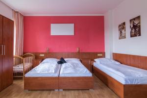 Posteľ alebo postele v izbe v ubytovaní Apartmány Fojtova studna