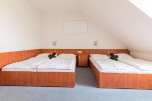 Posteľ alebo postele v izbe v ubytovaní Apartmány Fojtova studna