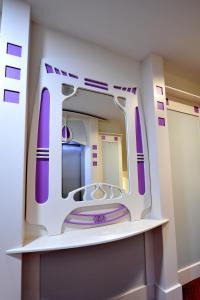un modelo de sala de trenes con espejo en Alexander Thomson, en Glasgow