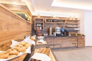 أوفنتورل ألبين ليفنغ في فلاخاو: يوجد مخبز مع الخبز في متجر