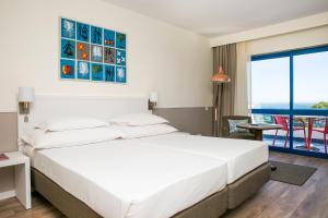 Uma cama ou camas num quarto em Hotel Pestana Cascais Ocean & Conference Aparthotel