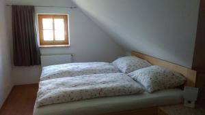 Postel nebo postele na pokoji v ubytování Apartmány Nová Pec