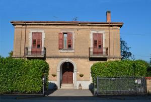 an old brick house with a dog in front of it at Villa Antinea in Avellino