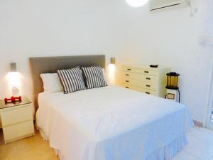 A bed or beds in a room at Family and Friends - San Juan Playa Még 30 kép