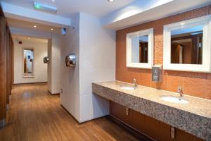 Gallery image of Cabot Court Hotel Wetherspoon in Weston-super-Mare