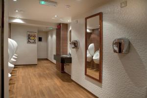 Gallery image of Cabot Court Hotel Wetherspoon in Weston-super-Mare