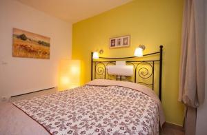 Postel nebo postele na pokoji v ubytování Apartments Mediteranea