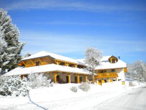 Auberge La Ferme De Ferrières om vinteren