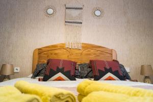 コルドバにあるÉtnico (San Basilio)のベッドルーム1室(木製ベッド1台、枕2つ付)