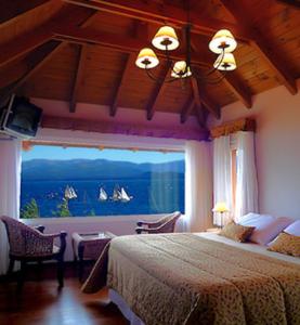 Postel nebo postele na pokoji v ubytování El Nautico Lodge Bariloche