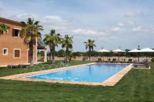 Der Swimmingpool an oder in der Nähe von Agroturismo Son Marge