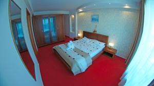 Postel nebo postele na pokoji v ubytování Hotel Afrodita
