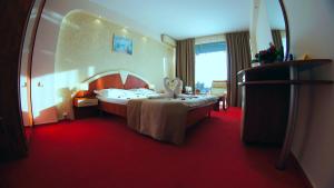 Postel nebo postele na pokoji v ubytování Hotel Afrodita
