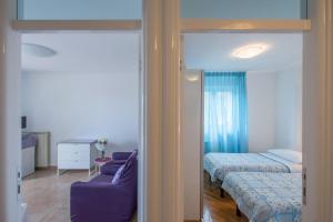 Tempat tidur dalam kamar di Apartments Bella Vista