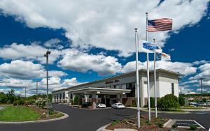 a hotel with an american flag in front of it at Hampton Inn Asheboro in Asheboro