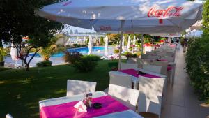 Bazén v ubytování Hotel Afrodita nebo v jeho okolí + 34 fotografií