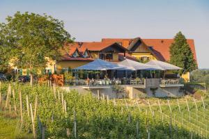 Foto da galeria de Weingut Essgut Schlafgut Sabathihof-Dillinger em Glanz an der Weinstraße