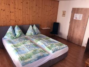 Postel nebo postele na pokoji v ubytování Post Hardermannli