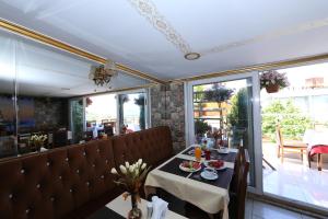 Posezení v ubytování Meddusa Hotel
