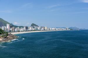 - Vistas al océano y a la ciudad en Moderno Apartamento com Vista Mar | V 90/102, en Río de Janeiro
