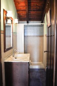 a bathroom with a sink and a bath tub at Las Casitas de los Mata in Landete