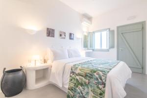 Postel nebo postele na pokoji v ubytování Agave Santorini Design Boutique Hotel
