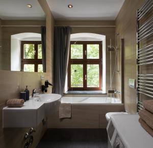 Koupelna v ubytování Luxoise Apartments + 37 fotografií