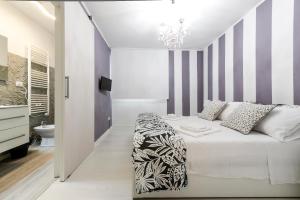 En eller flere senge i et værelse på Resilienza Tropical Apartments & Room