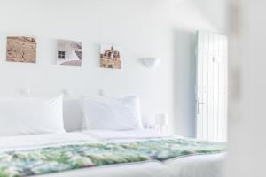 Postel nebo postele na pokoji v ubytování Agave Santorini Design Boutique Hotel