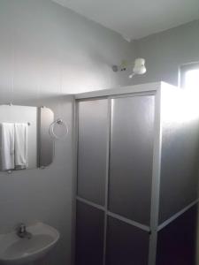 Bilik mandi di Hotel Rio Mar