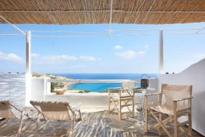 a room with a view of the ocean at Vista Mare Milos in Provatas