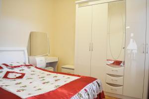Una cama o camas en una habitación de Family Hotel