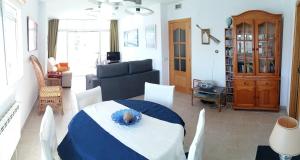 A seating area at Apart. en Calpe a 150m. de la playa