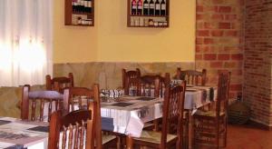 a dining room with a table and chairs and a room with at Casa Rural La Lumbre in Enguídanos