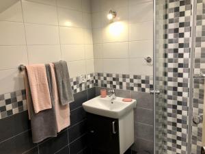Ένα μπάνιο στο Guest House K74