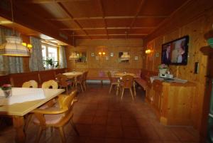 Μια τηλεόραση ή/και κέντρο ψυχαγωγίας στο Hotel-Pension Heike