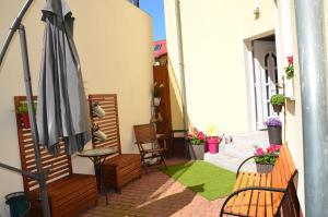 a patio with an umbrella and a table and chairs at Apartamenty Boutique in Ustka