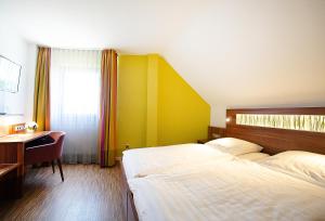 Postel nebo postele na pokoji v ubytování Hotel Meyer