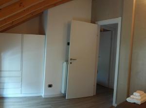 a room with two white cabinets and a door at Appartamento i Tulipani - 2 in Griante Cadenabbia