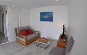 Posezení v ubytování L'Hacienda - Vue Mer et piscine privée