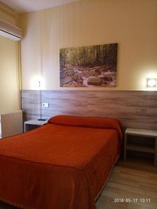 A bed or beds in a room at Hotel Yeste