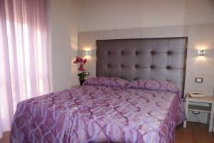Postel nebo postele na pokoji v ubytování Hotel Michela