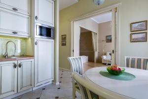 a kitchen and dining room with a table with a bowl of fruit at Life Inn Apartments in Saint Petersburg