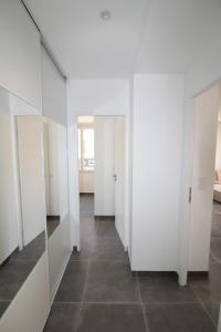 an empty room with white walls and a tile floor at Appartement T2 sur le port de sanary in Sanary-sur-Mer