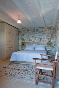 Кровать или кровати в номере Limeni Villa