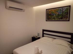 Postel nebo postele na pokoji v ubytování Hotel Sri Bernam + 37 fotografií