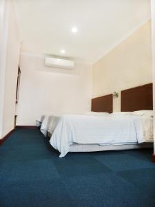 Postel nebo postele na pokoji v ubytování Sun Inns Hotel Subang