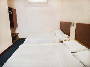 Postel nebo postele na pokoji v ubytování Sun Inns Hotel Subang