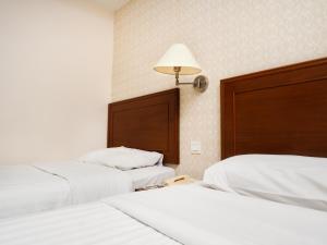 Postel nebo postele na pokoji v ubytování Sun Inns Hotel Subang