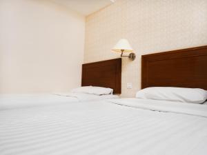 Postel nebo postele na pokoji v ubytování Sun Inns Hotel Subang